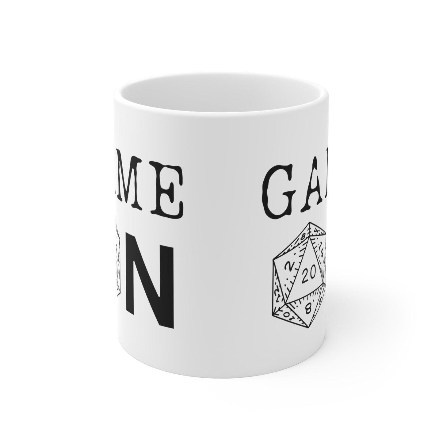 Jeu de dés DnD sur une tasse